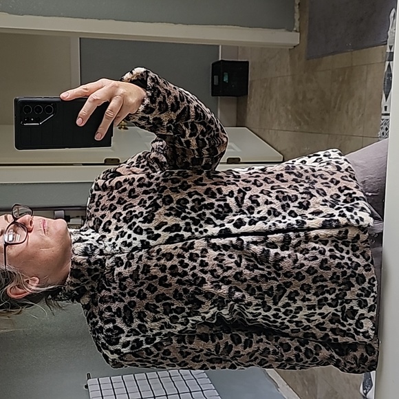 JM Collection Jackets & Blazers - STUNNING JM COLLECTION FAKE LEOPARD PRINT FUR COAT